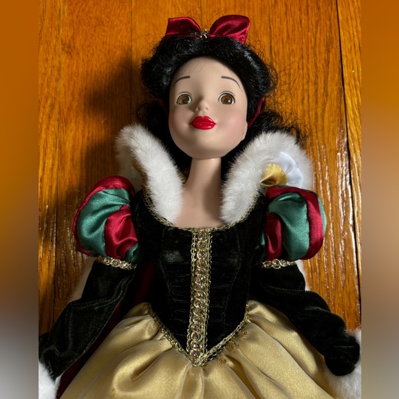 Disney Snow White Porcelain Doll - Picture 4 of 9